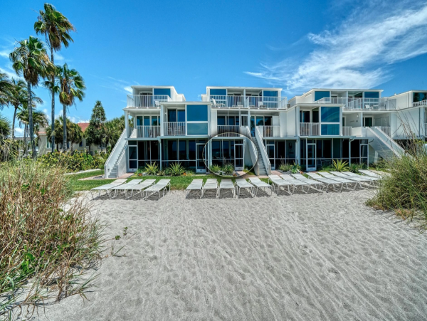 Charming Vacation Rental on Longboat Key. Call Today.